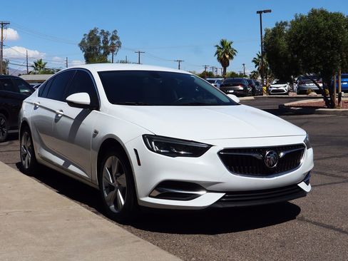 Used 2018 Buick Regal Preferred w/ Sights and Sounds Package image 14