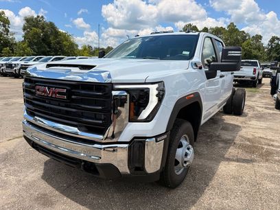 New 2026 GMC Sierra 3500 Pro w/ Convenience Package