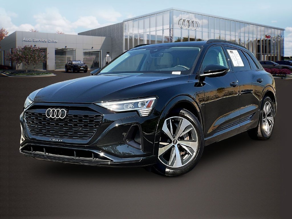 Used 2024 Audi Q8 e-tron Premium AWD/4WD image 3