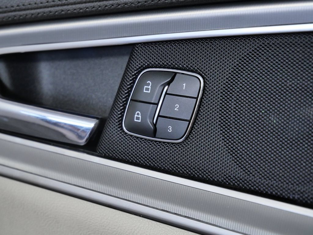 Used 2019 Lincoln Nautilus Reserve AWD/4WD image 26