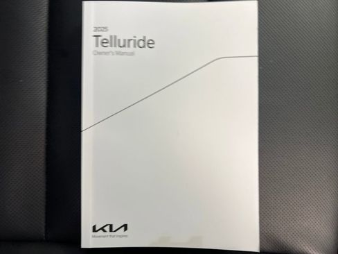 Used 2025 Kia Telluride S image 33