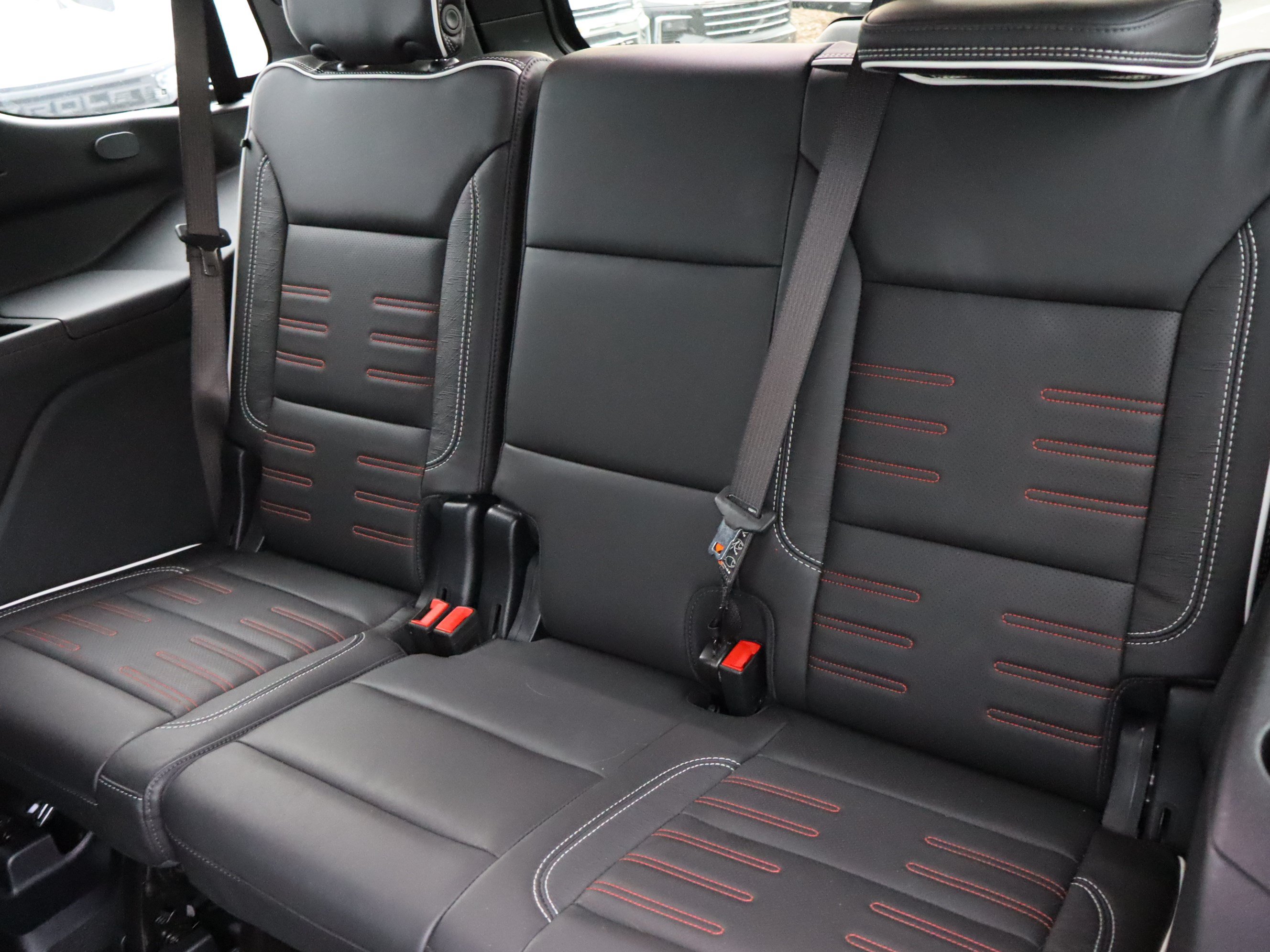 Used 2025 GMC Yukon AT4 Ultimate AWD/4WD image 37