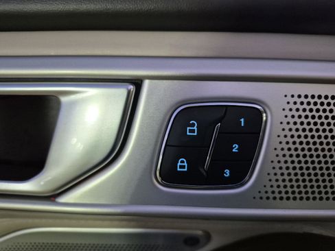 Certified 2020 Ford Explorer Platinum w/ Premium Technology Package image 17