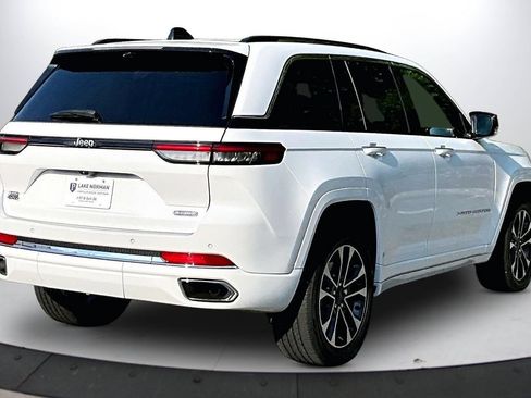 Used 2023 Jeep Grand Cherokee Overland w/ Luxury Tech Group IV AWD/4WD image 9
