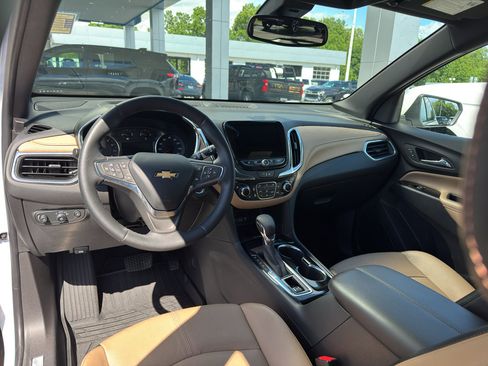 Used 2024 Chevrolet Equinox Premier FWD image 16