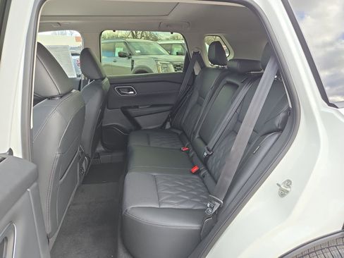 New 2026 Nissan Rogue Platinum w/ Tech Package AWD/4WD image 17