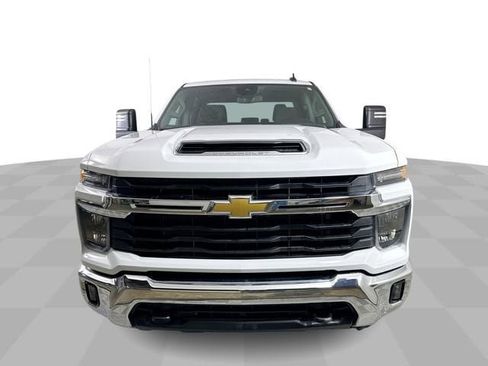 Used 2025 Chevrolet Silverado 2500 LT w/ Convenience Package AWD/4WD image 3