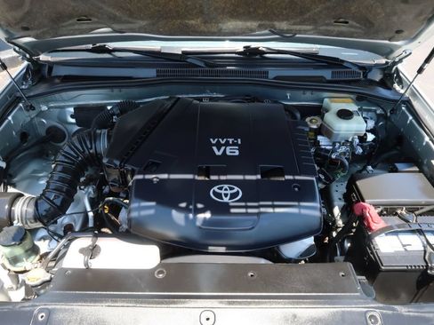 Used 2004 Toyota 4Runner SR5 RWD image 13
