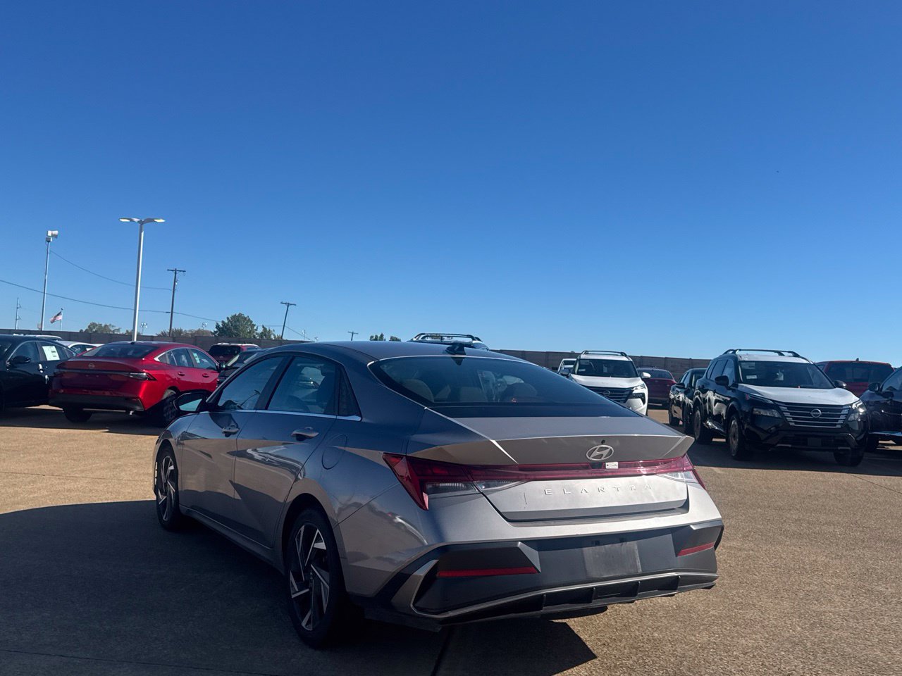 Used 2025 Hyundai Elantra SEL FWD image 21