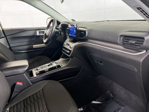 Used 2021 Ford Explorer XLT image 28