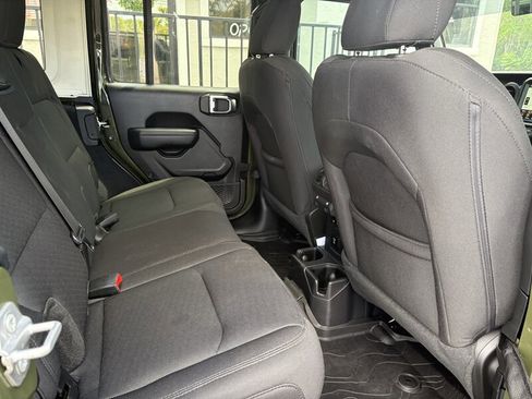 Used 2022 Jeep Wrangler 4WD Unlimited Willys image 23
