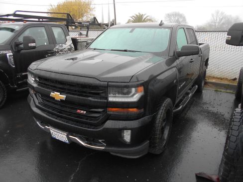 Used 2018 Chevrolet Silverado 1500 LT w/ All Star Edition image 3