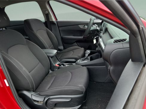 Used 2019 Kia Forte LXS FWD image 15