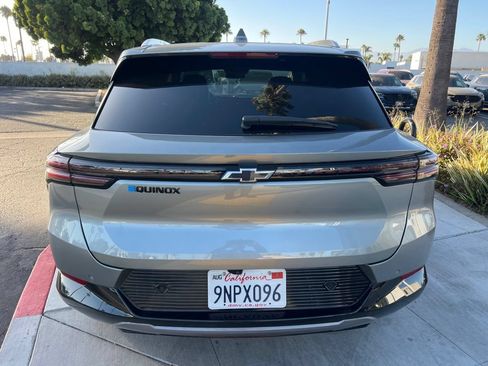 Used 2024 Chevrolet Equinox EV LT w/ LPO, Blackout Package FWD image 5