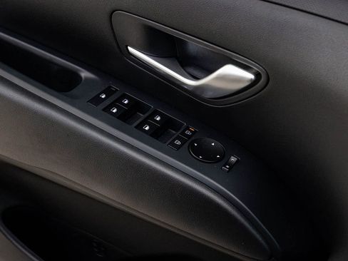 Used 2025 Hyundai Tucson SE image 12