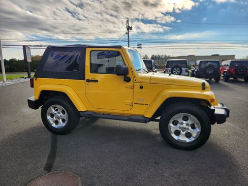 Used 2015 Jeep Wrangler Sahara w/ Connectivity Group image 18