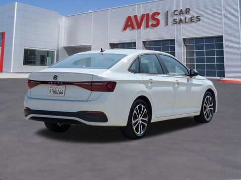 Used 2025 Volkswagen Jetta Sport FWD image 6