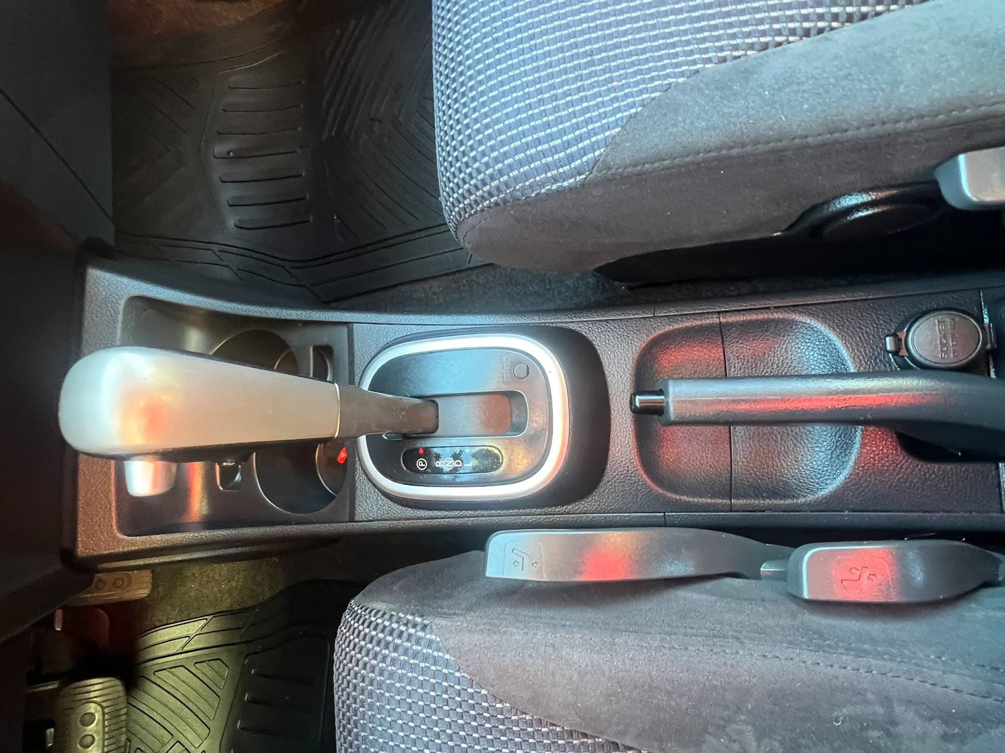 Used 2011 Nissan Versa Hatchback w/ Navigation/Satellite Pkg FWD image 20
