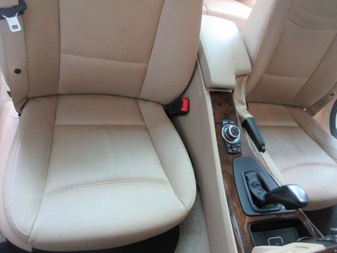 Used 2011 BMW 328i Wagon RWD image 28