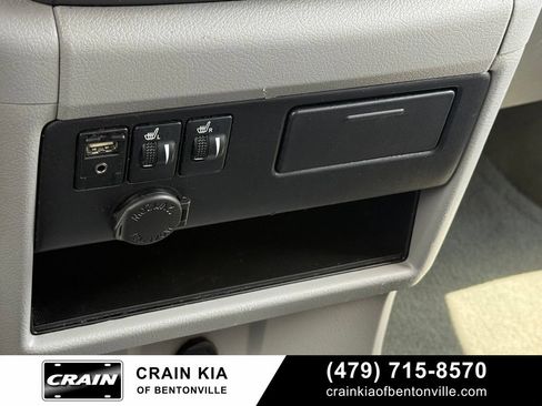 Used 2017 Toyota Sienna XLE w/ XLE Navigation Package FWD image 18