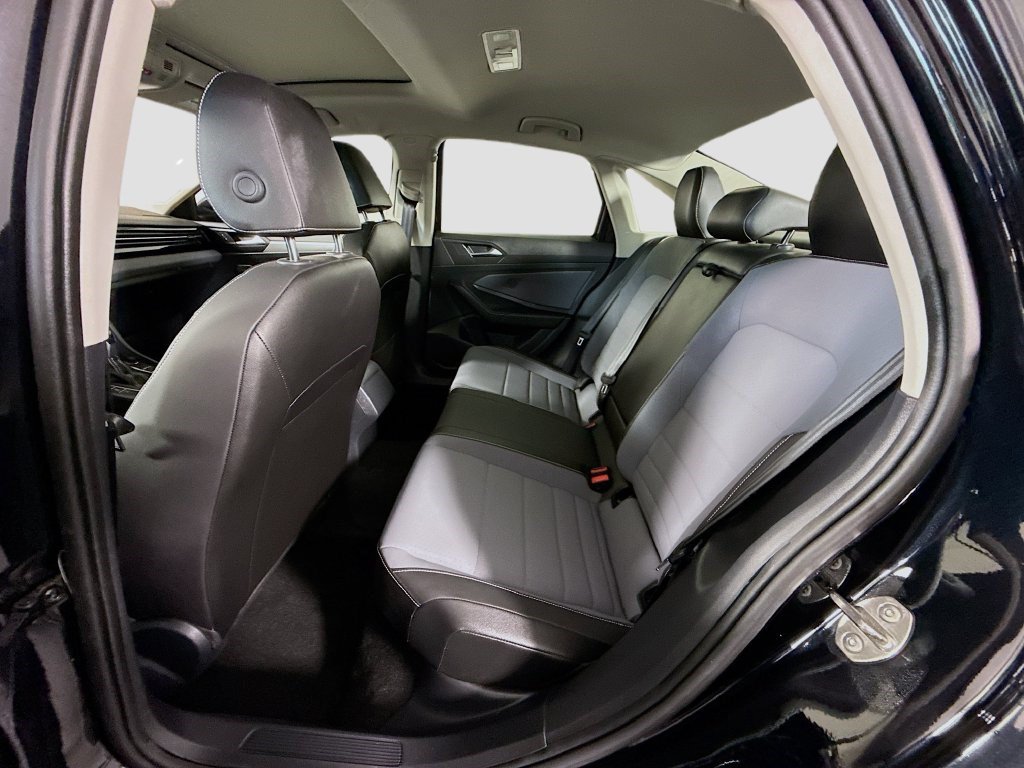 Used 2025 Volkswagen Jetta SE FWD image 24