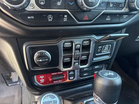 Used 2022 Jeep Wrangler Unlimited Rubicon w/ LED Lighting Group AWD/4WD image 28