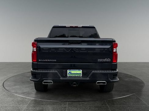 Used 2022 Chevrolet Silverado 1500 High Country w/ Z71 Off-Road Package AWD/4WD image 8