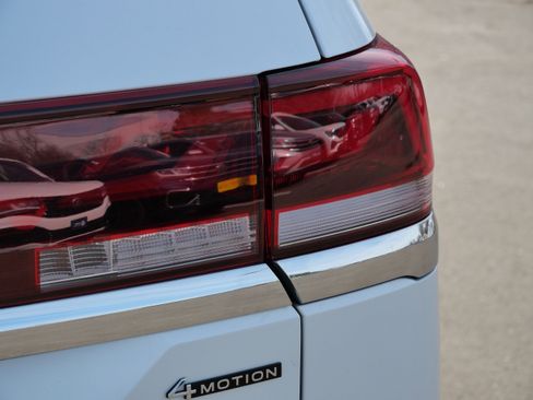 Certified 2024 Volkswagen Atlas SEL Premium R-Line image 17