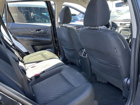 Used 2019 Nissan Rogue SV image 29