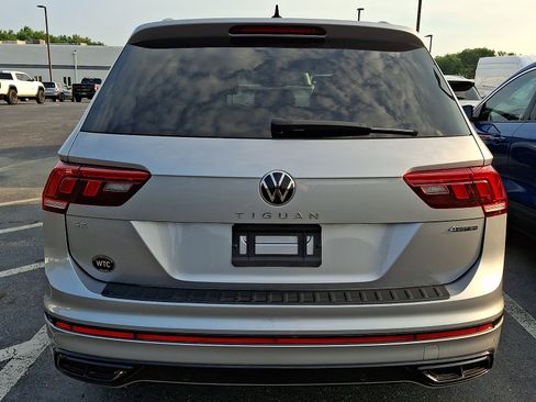 Used 2022 Volkswagen Tiguan SE R-Line AWD/4WD image 3