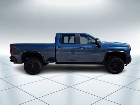 Used 2024 Chevrolet Silverado 2500 ZR2 w/ Technology Package AWD/4WD image 3