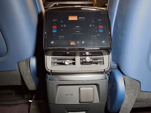 New 2026 Cadillac Vistiq Premium Luxury image 12