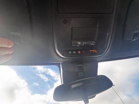 Used 2025 Chevrolet Traverse LT image 21