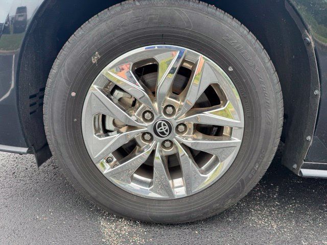 Certified 2025 Toyota Sienna LE w/ LE Plus Package AWD/4WD image 12