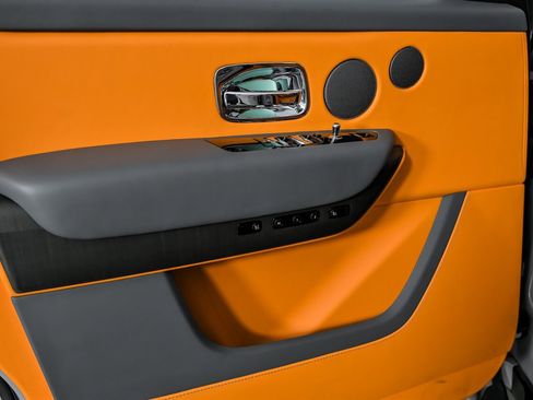 Used 2025 Rolls-Royce Cullinan image 18