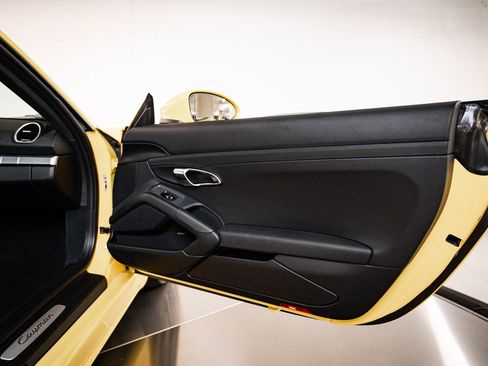 Certified 2024 Porsche 718 Cayman RWD image 26