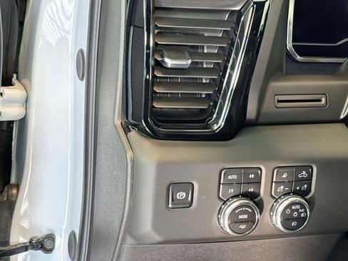 Used 2025 GMC Sierra 1500 AT4 image 10