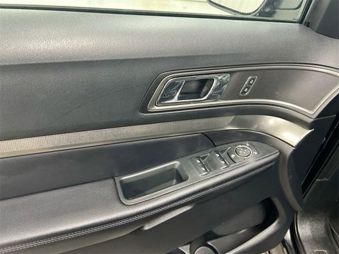 Used 2018 Ford Explorer XLT w/ Equipment Group 202A image 20