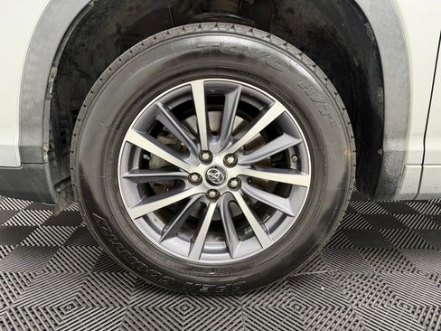 Used 2017 Toyota Highlander XLE FWD image 10