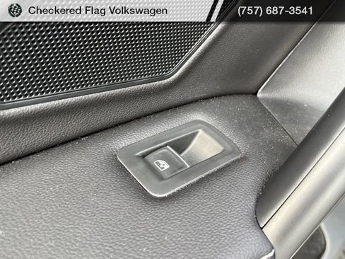 Used 2024 Volkswagen Tiguan SE image 24