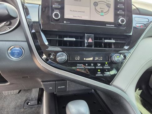 Used 2022 Toyota Camry LE FWD image 25