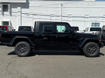 New 2026 Jeep Gladiator Sport
