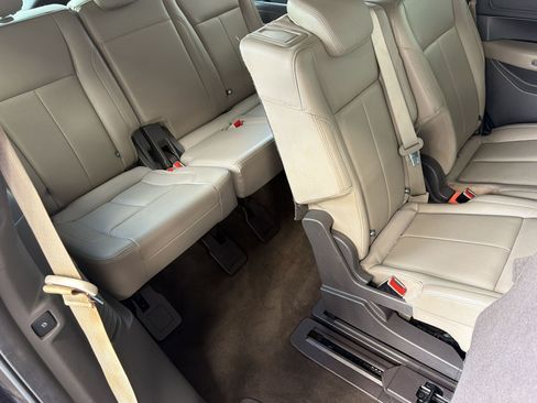 Used 2019 Ford Expedition XLT w/ Equipment Group 202A RWD image 34