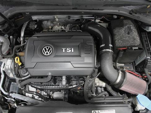Used 2017 Volkswagen GTI SE image 19