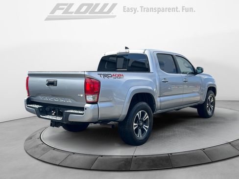 Used 2017 Toyota Tacoma TRD Sport image 9