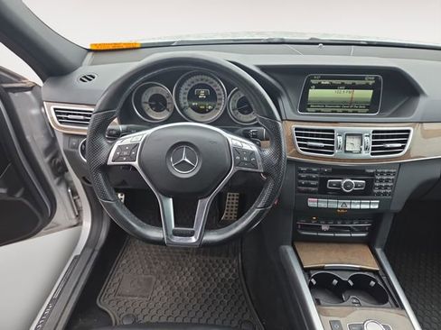 Used 2014 Mercedes-Benz E 350 4MATIC Sedan image 10