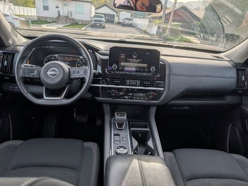 Used 2025 Nissan Pathfinder SV AWD/4WD image 7