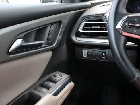 Used 2026 Chevrolet Traverse LT w/ Driver Confidence Package FWD image 24