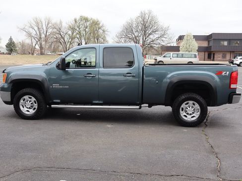 Used 2007 GMC Sierra 2500 SLT w/ Z71 Off-Road Package image 9