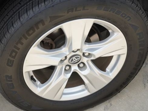 Used 2020 Toyota RAV4 XLE w/ Convenience Package AWD/4WD image 11